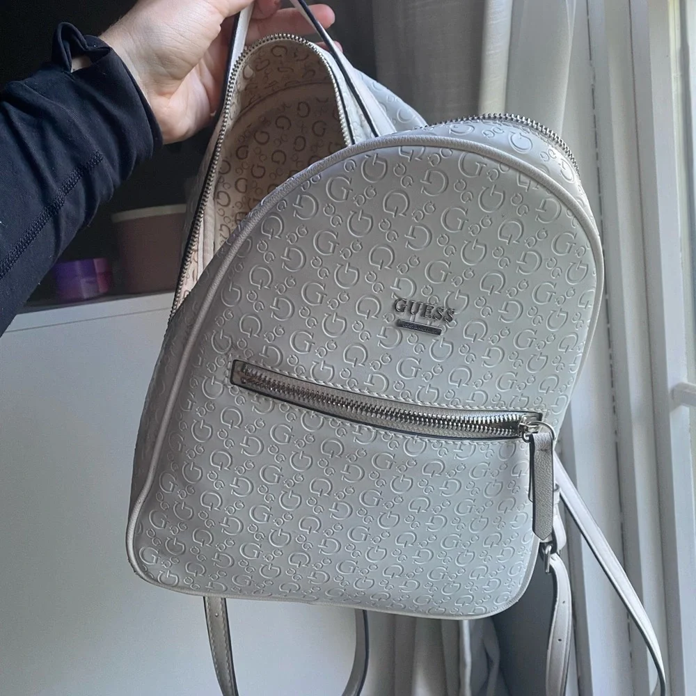 guess backpack - Picture 2 of 6